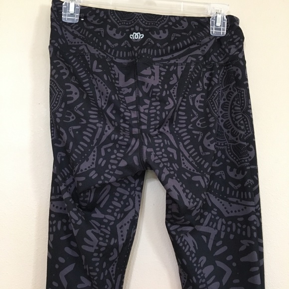 EUC Maurices Cropped Yoga Pants - Picture 4 of 5